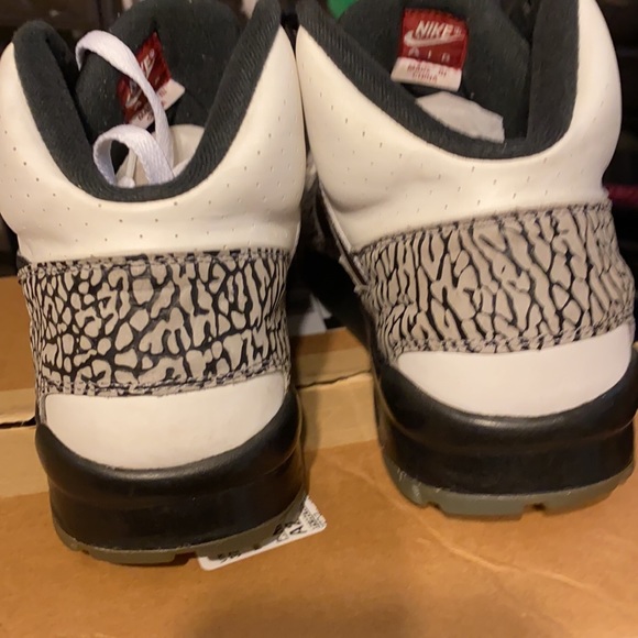 Selling a pair of preowned Nike High sc trainer. - Picture 6 of 11